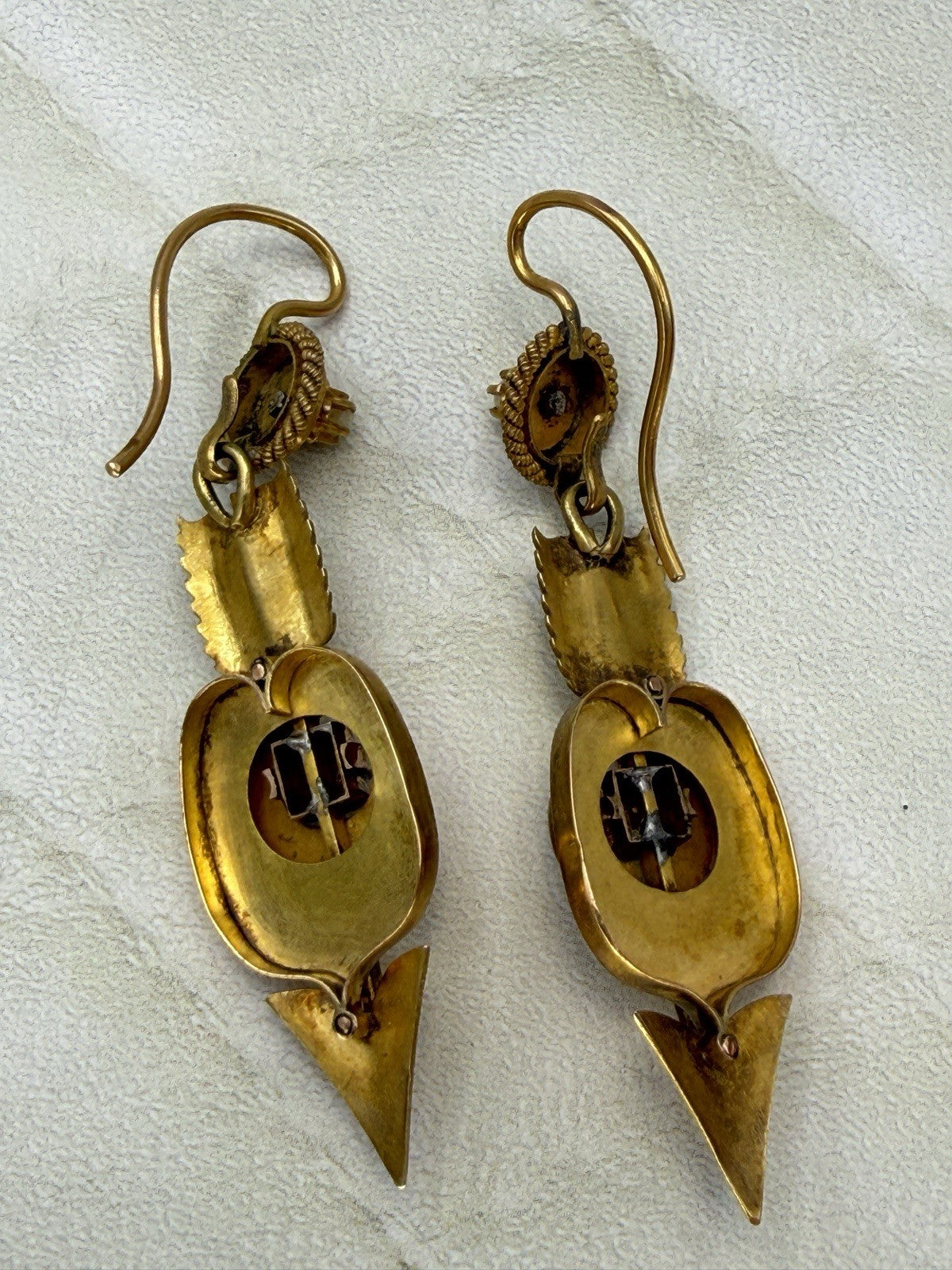 Orecchini borbonici in oro 6/7 kt con scritta smaltata e microperle – foto 10