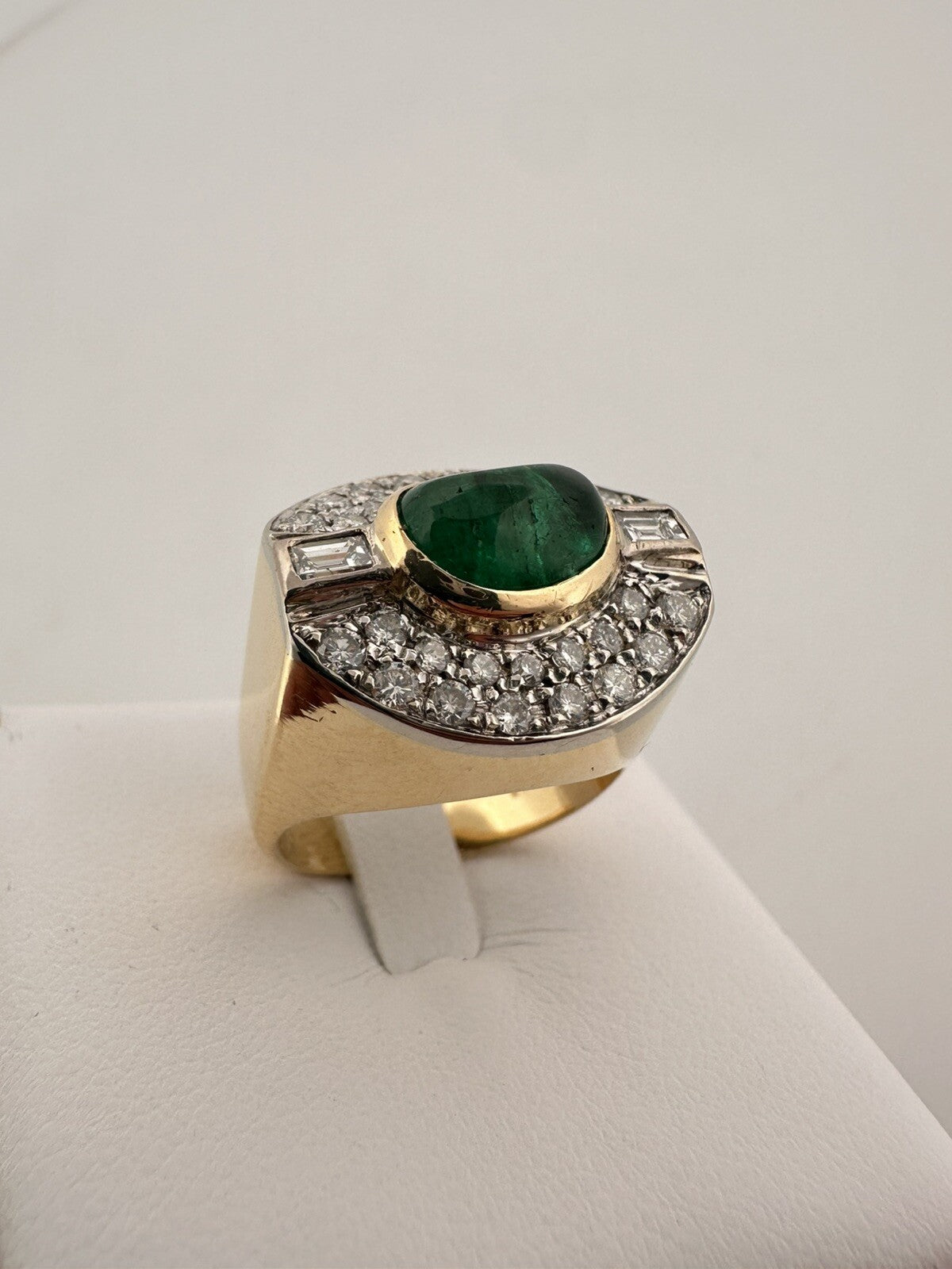 Anello a fascia in oro 18 kt con smeraldo cabochon e diamanti, anni '90 – foto 24