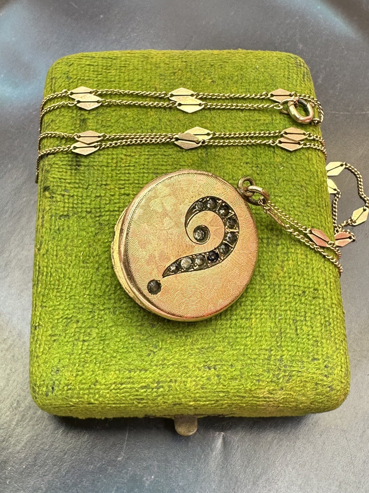 Collana con ciondolo portafoto antico in oro rosso 9 kt, inizi '900 – foto 7