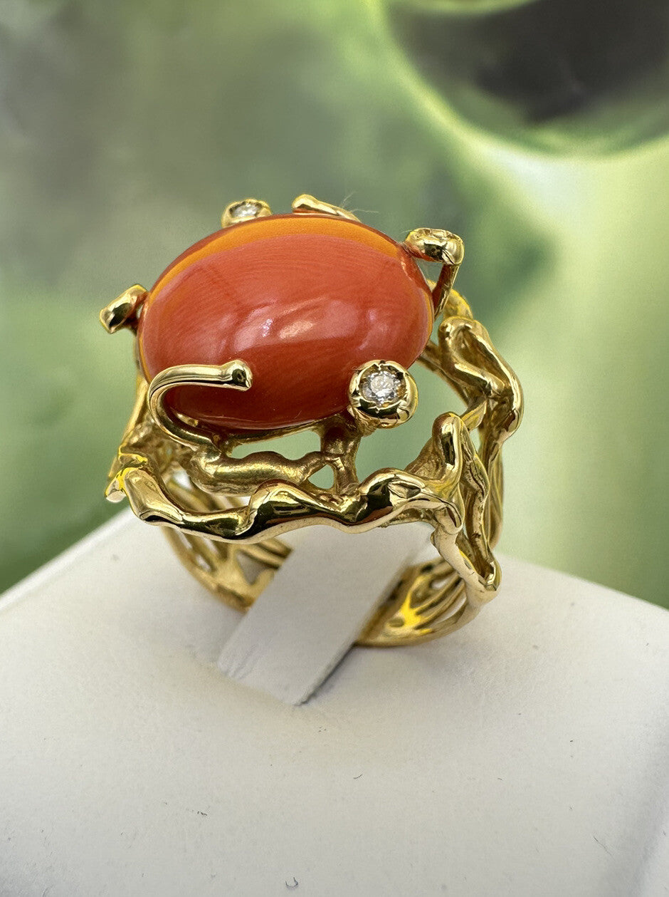 Anello artigianale in oro 18 kt con corallo cerasuolo e brillanti – foto 2