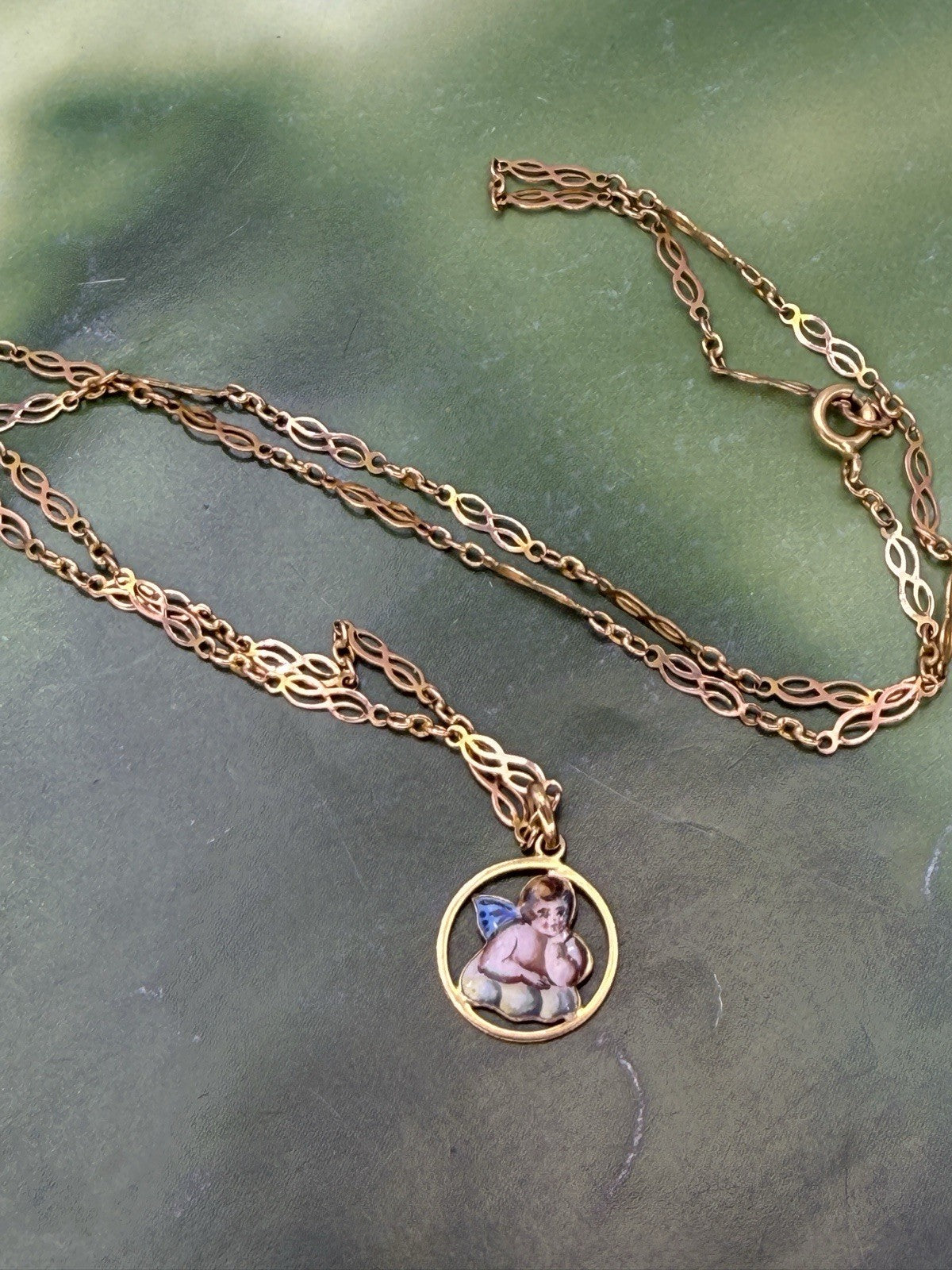 Collana antica in oro 9 kt con ciondolo smaltato a cherubino, inizi '900 – foto 3