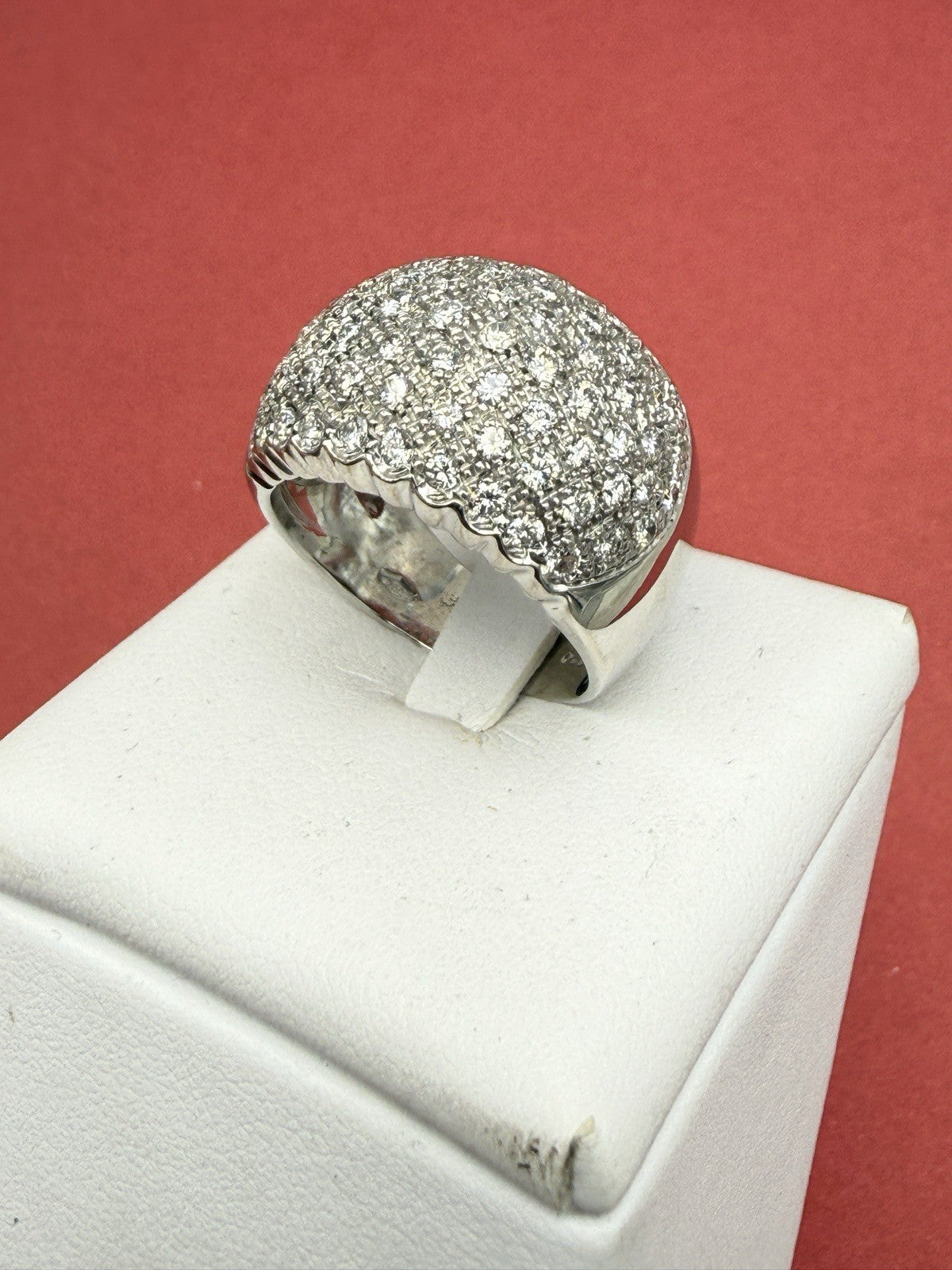 Anello a fascia in oro bianco 18 kt con 2 ct di brillanti – foto 4