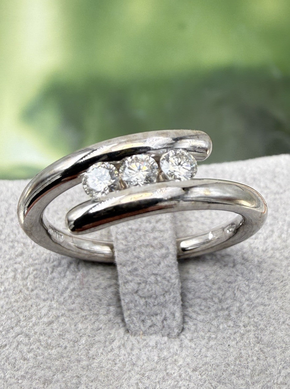 Anello trilogy Damiani in oro bianco 18 kt con diamanti da 0,30 ct
