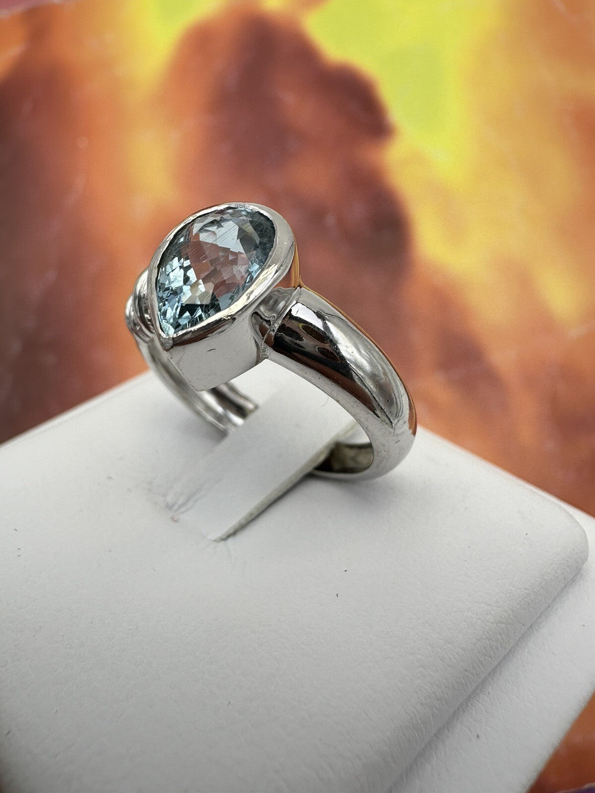 Anello artigianale in oro bianco 18 kt con acquamarina a goccia e brillanti – foto 4