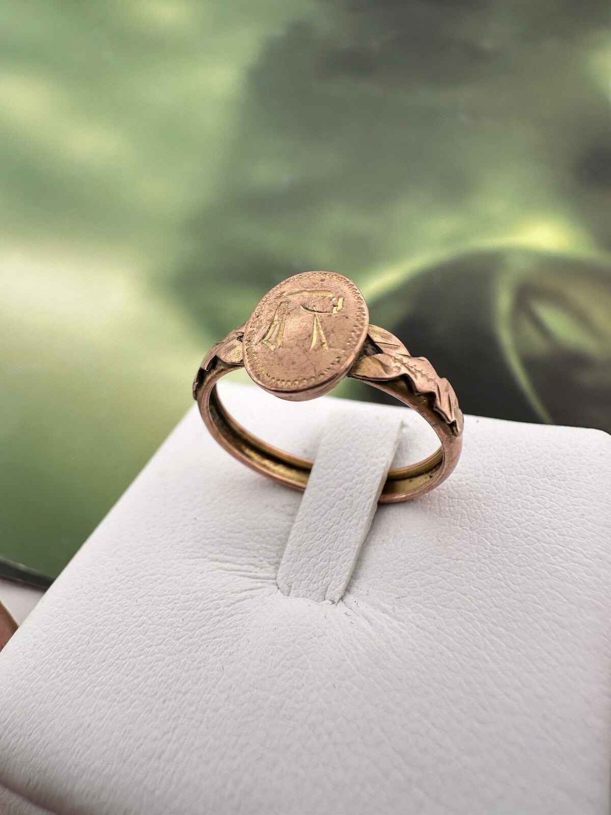 Anello antico con iniziale R incisa in oro 8 kt, inizi '900 – foto 10