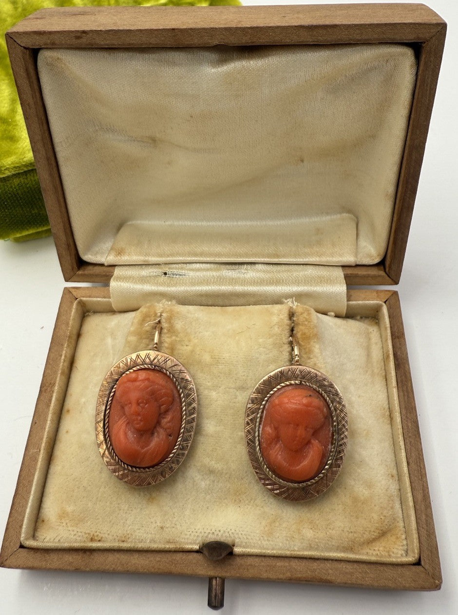 Orecchini antichi in oro rosso 6/7 kt con cammei di corallo, '800 – foto 2