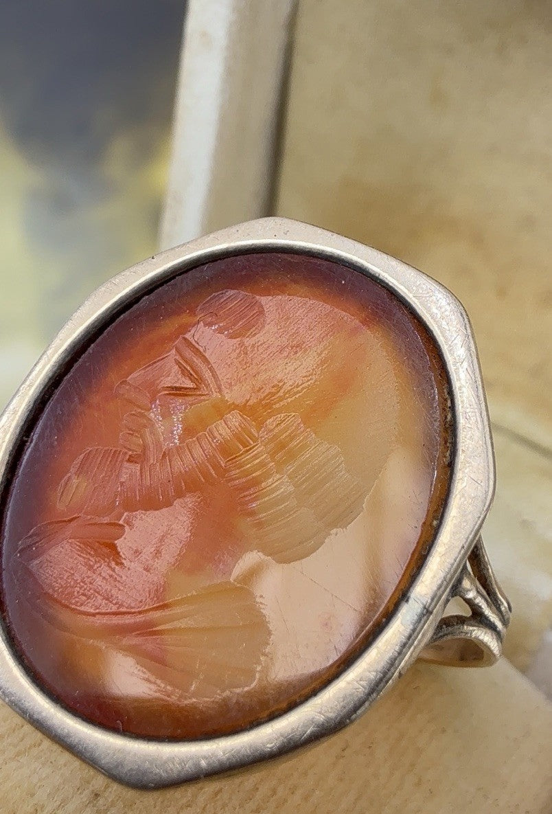 Anello borbonico in oro 6/7 kt con corniola incisa a volto di filosofo – foto 2