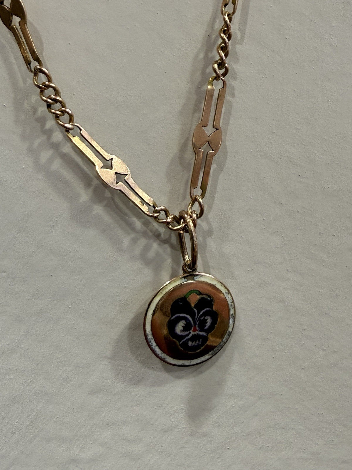 Collana antica in oro 9 kt con ciondolo floreale smaltato viola, inizi '900 – foto 13