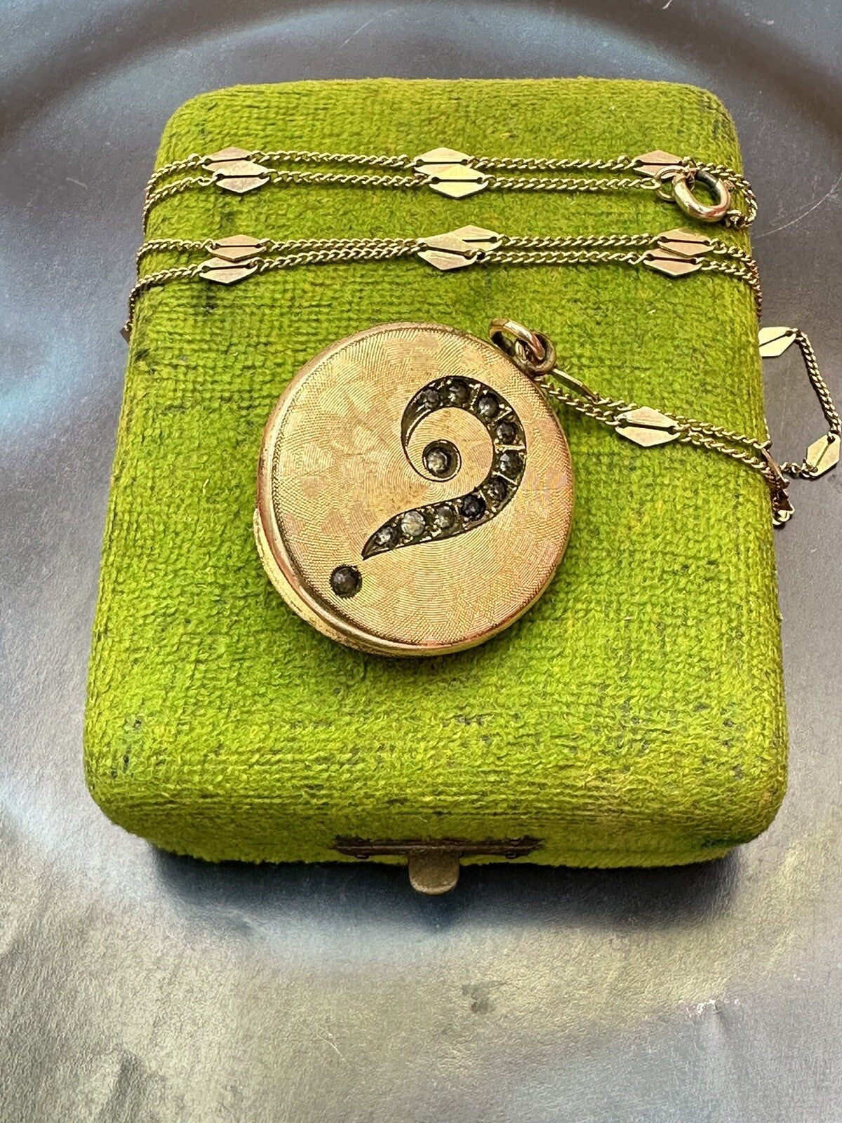 Collana con ciondolo portafoto antico in oro rosso 9 kt, inizi '900 – foto 2