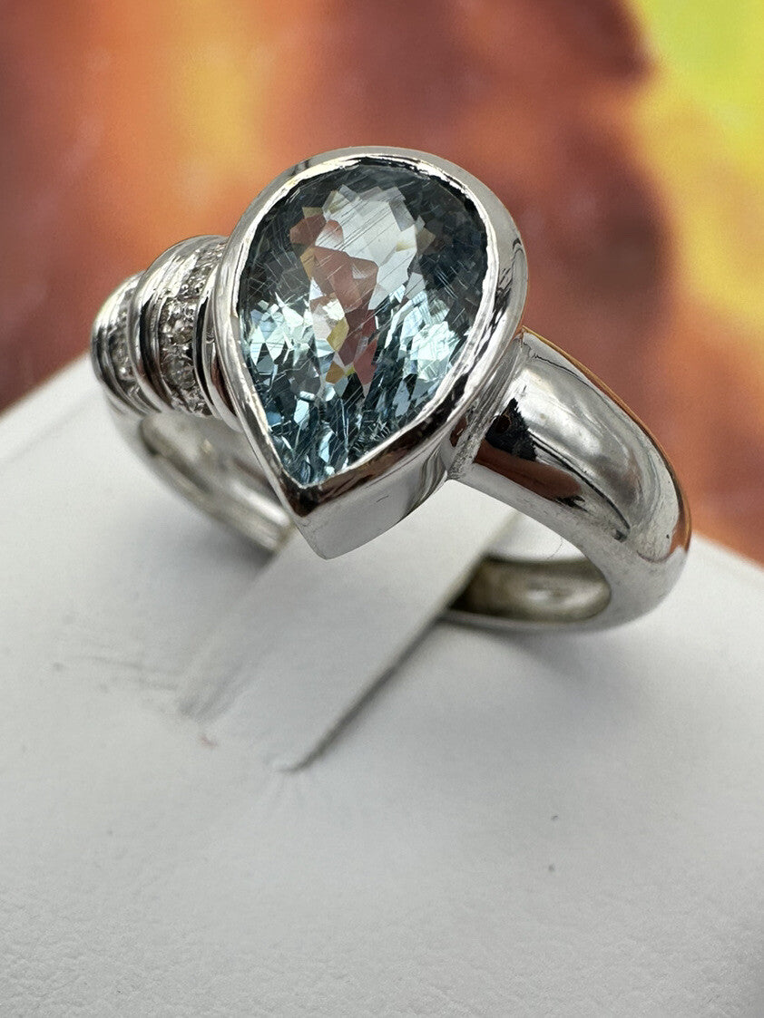 Anello artigianale in oro bianco 18 kt con acquamarina a goccia e brillanti – foto 6