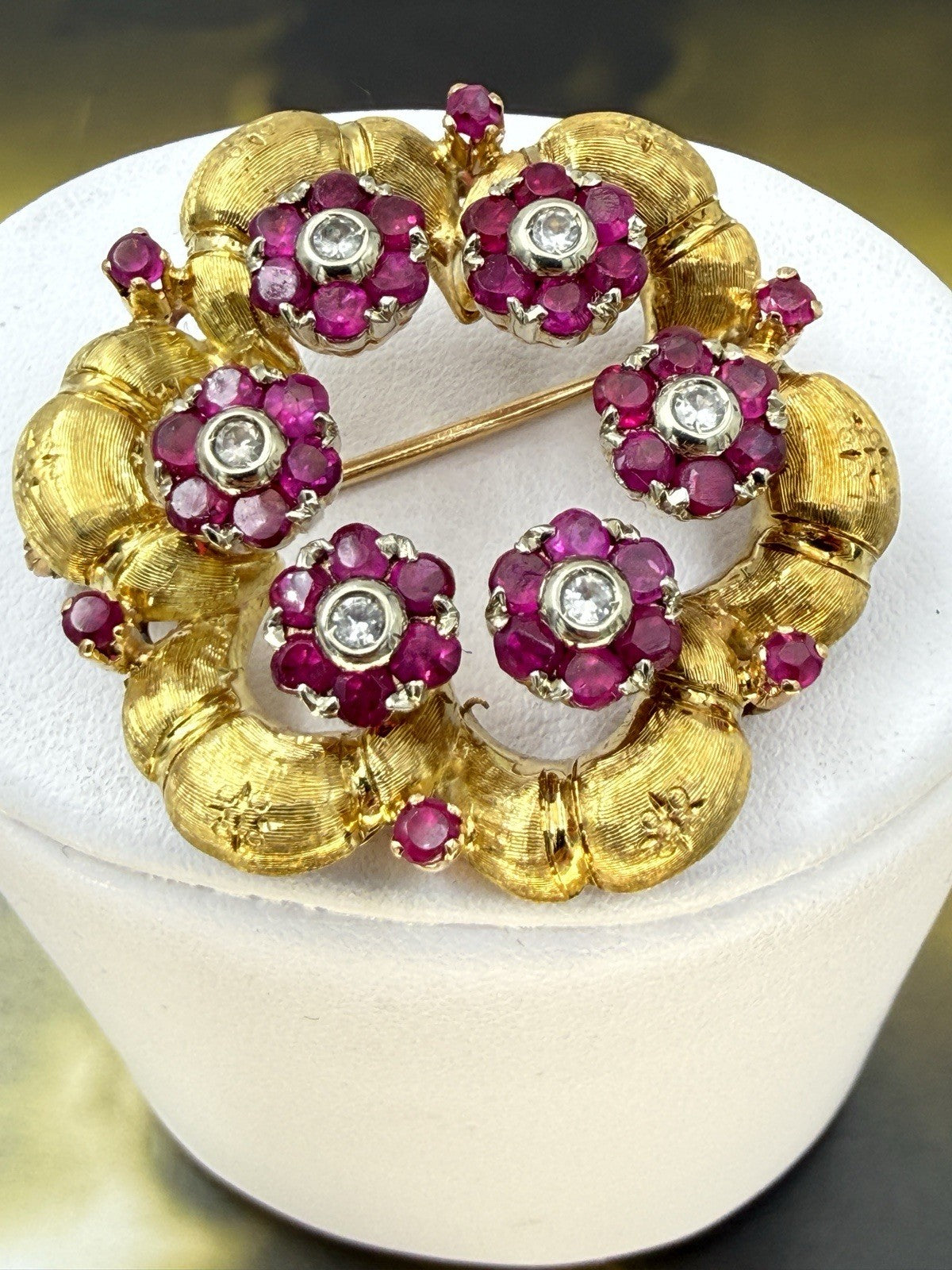 Spilla vintage in oro 18 kt con rubini e brillanti, anni '70 – foto 8