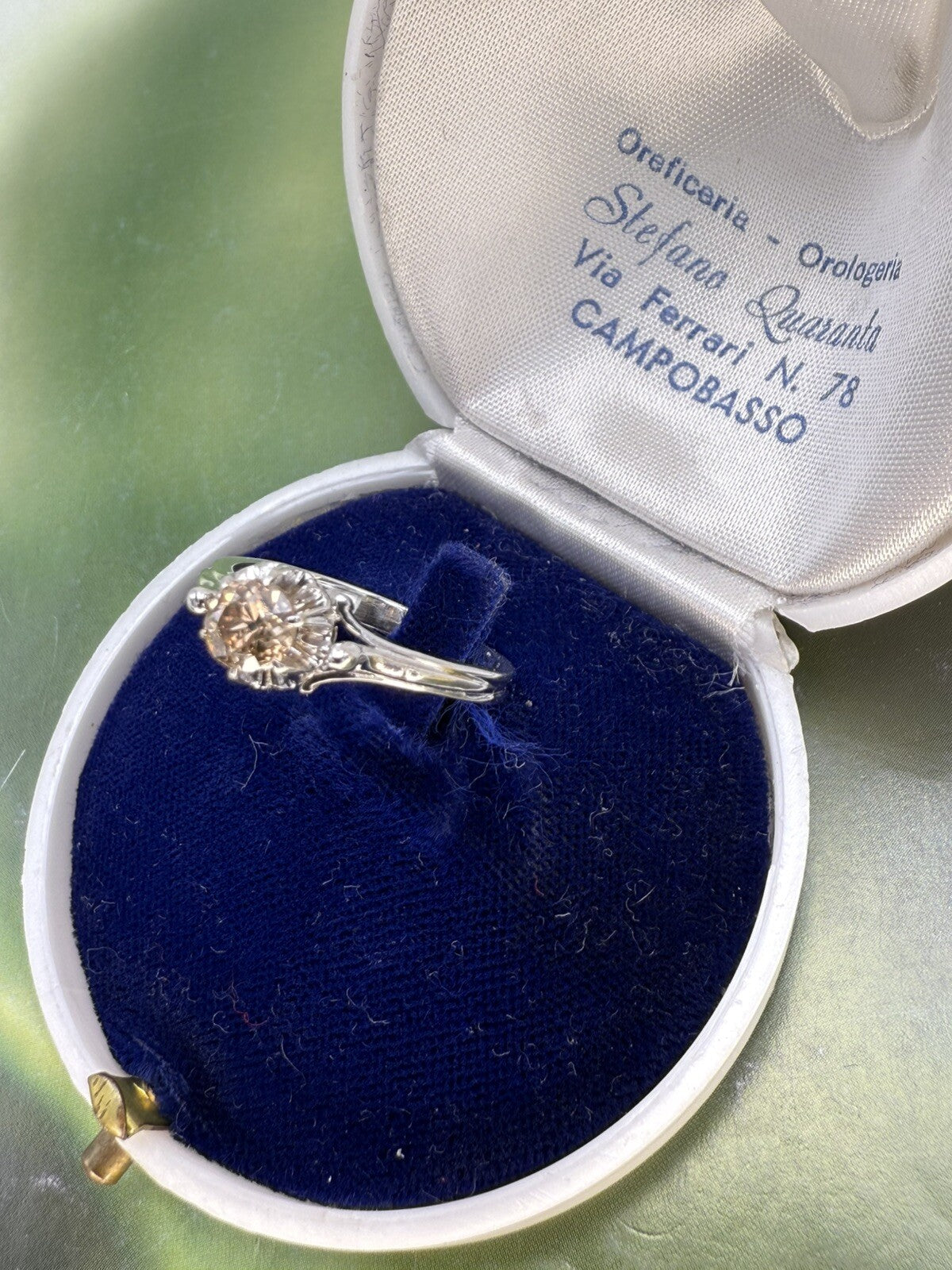 Anello da fidanzamento vintage in oro bianco 18 kt con diamante brown, anni '60 – foto 12