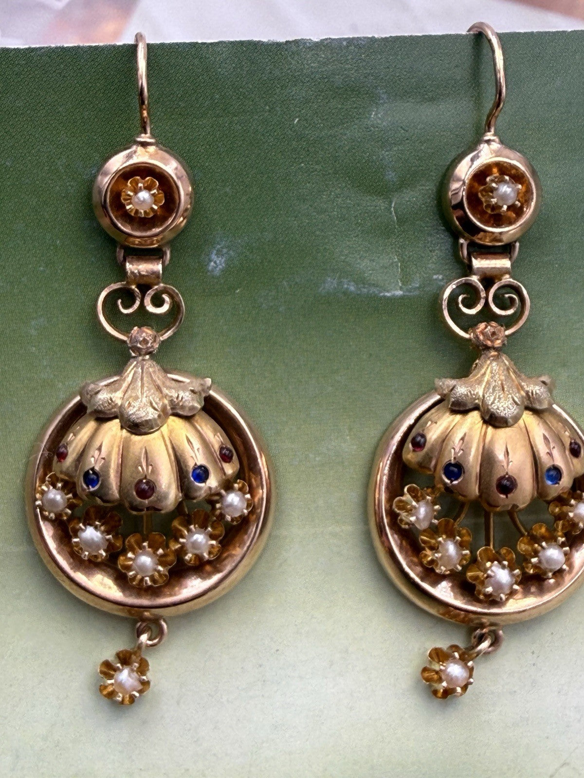 Orecchini borbonici in oro 6/7 kt con paste vitree rosse e blu e microperle – foto 9