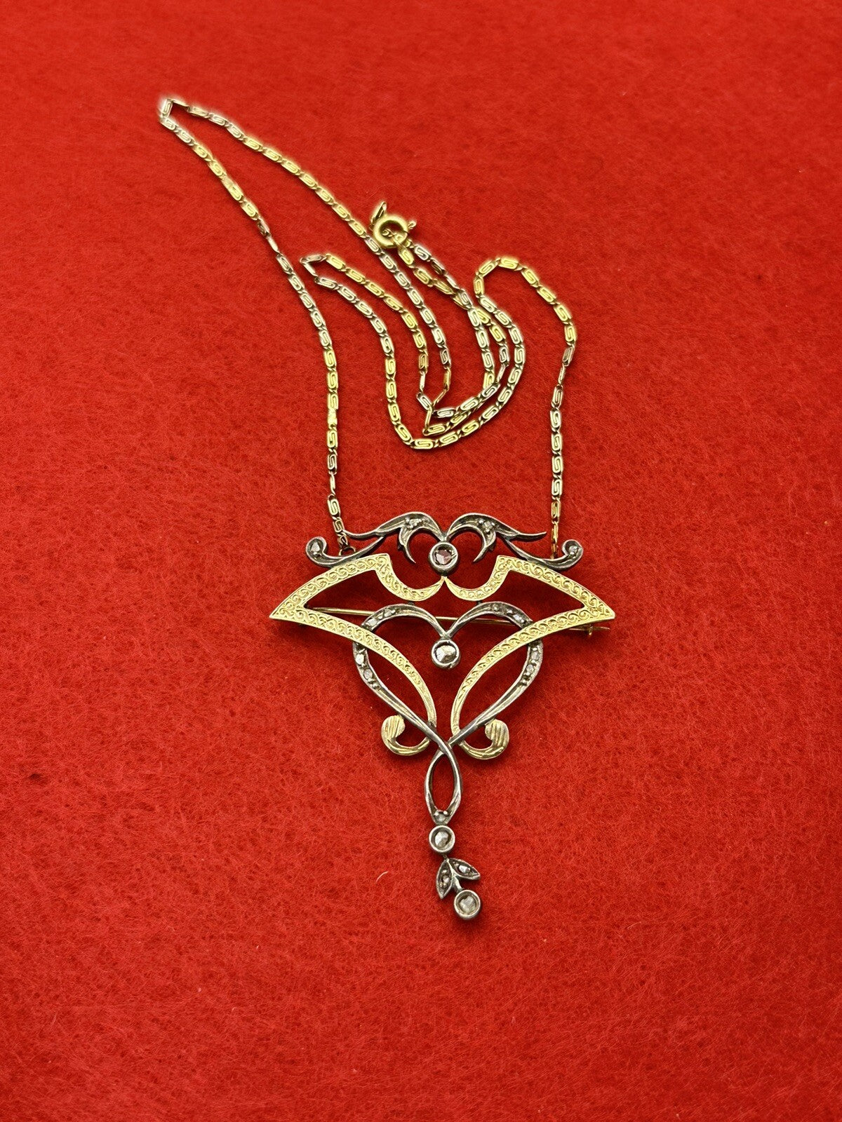 Collana con pendente-spilla antico in oro 12 kt, argento e diamanti, primi '900 – foto 2