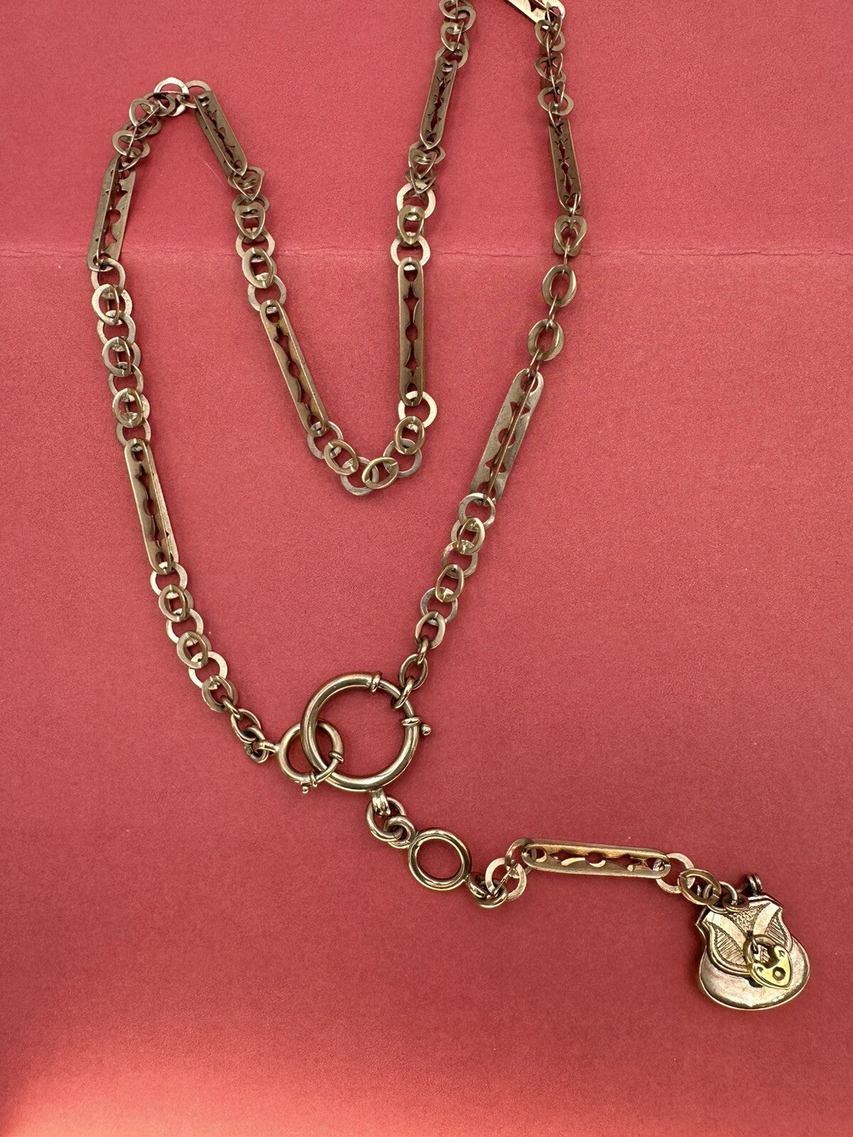 Collana in oro rosa 9 kt con moschettone e pendente a borsetta, inizi '900