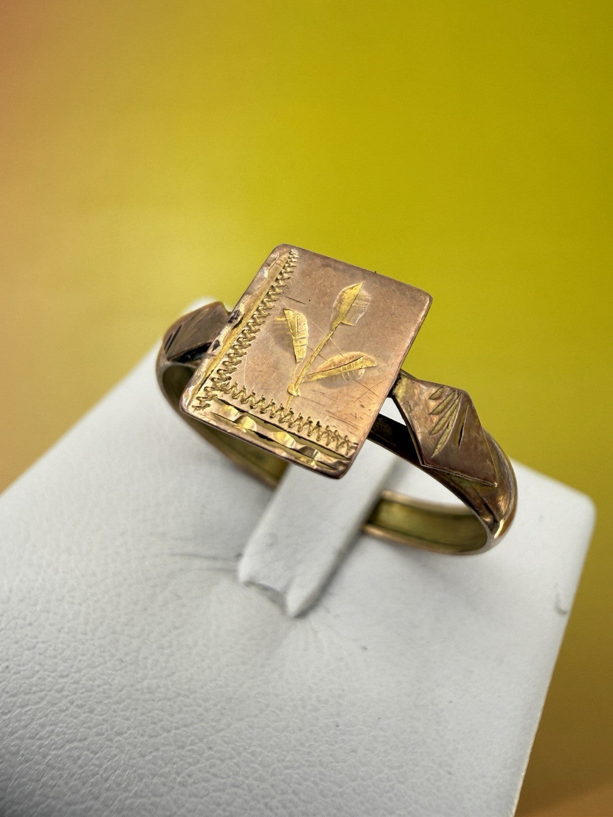 Anello borbonico inciso in oro 6/7 kt, misura 24, fine '800 – foto 2