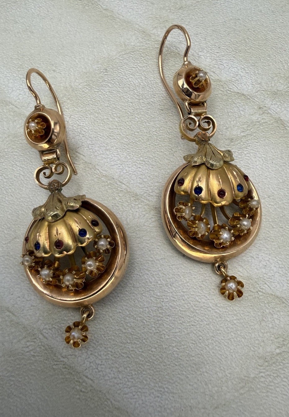 Orecchini borbonici in oro 6/7 kt con paste vitree rosse e blu e microperle – foto 7