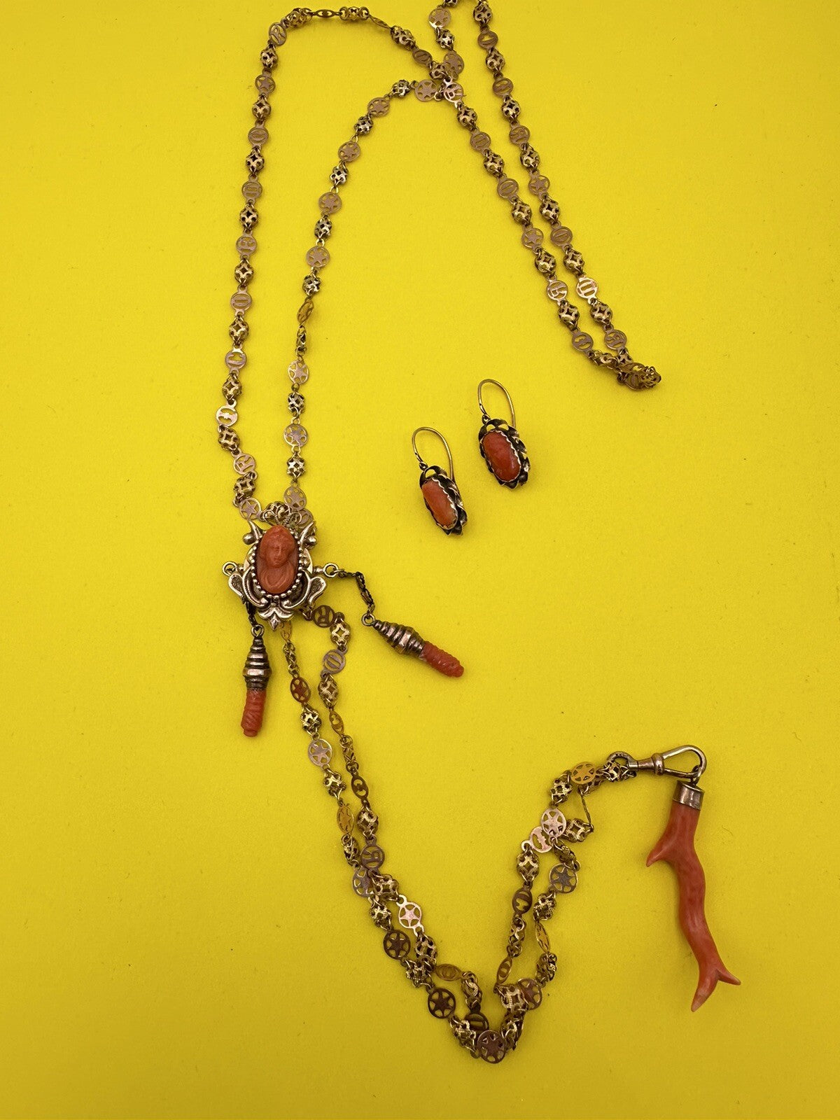 Parure saliscendi e orecchini antichi in oro 6/7 kt con cammei di corallo – foto 13