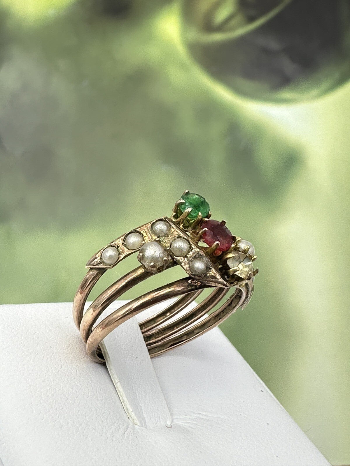 Anello borbonico in oro 6/7 kt con paste vitree e microperle, fine '800 – foto 14