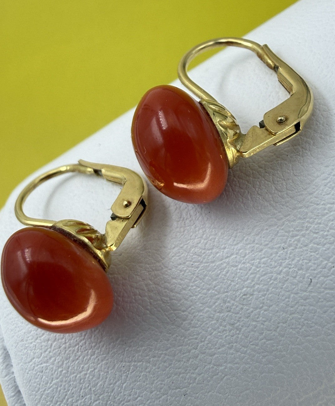 Orecchini in oro giallo 18 kt con corallo mediterraneo a bottone – foto 2