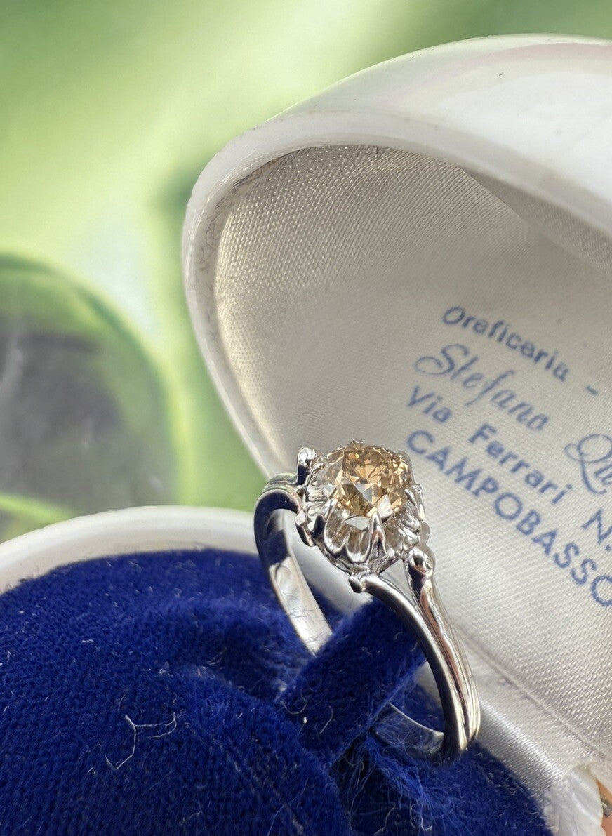 Anello da fidanzamento vintage in oro bianco 18 kt con diamante brown, anni '60 – foto 2