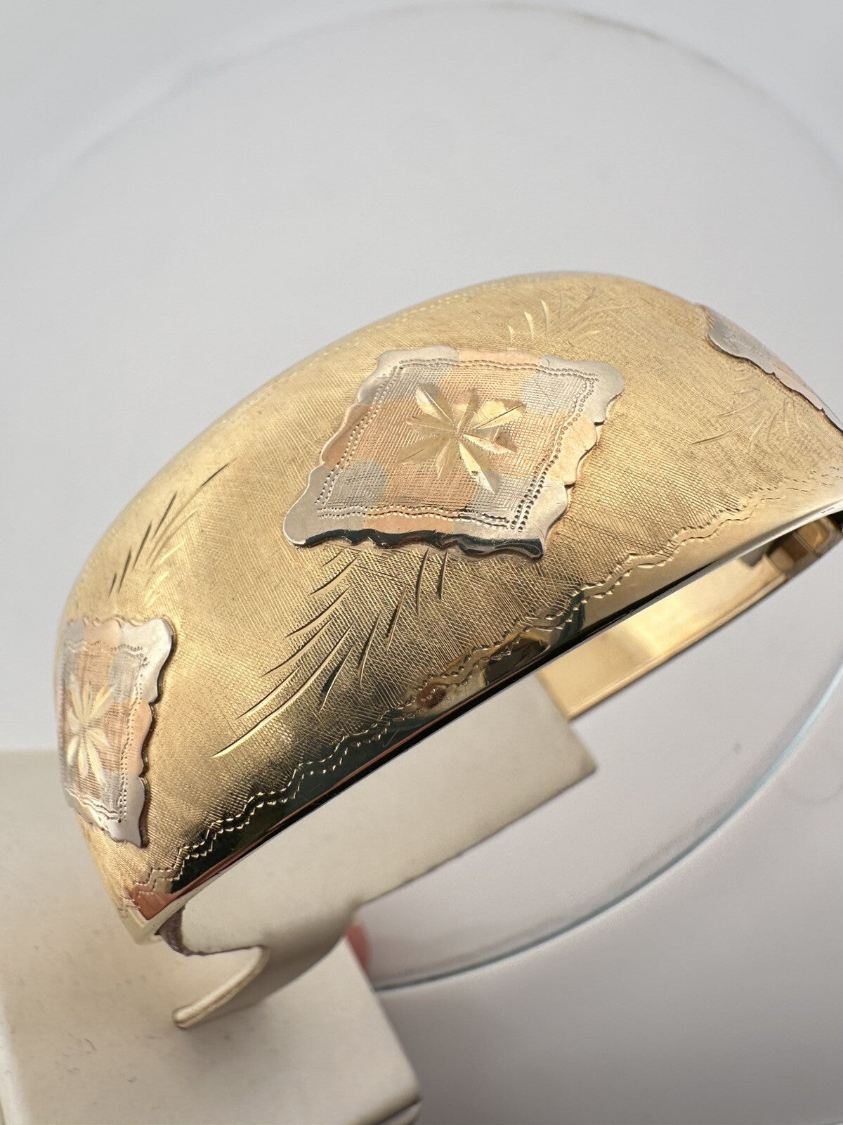 Bracciale schiava rigido in oro tricolore 18 kt, anni '90