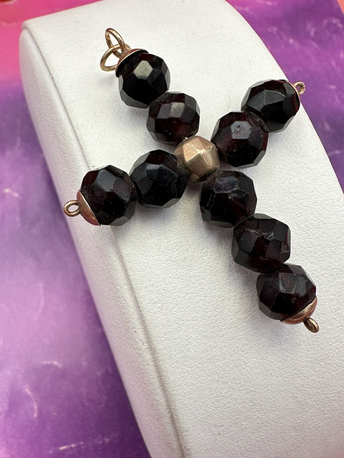 Croce borbonica in oro rosso 6/7 kt con paste vitree bordeaux, fine '800