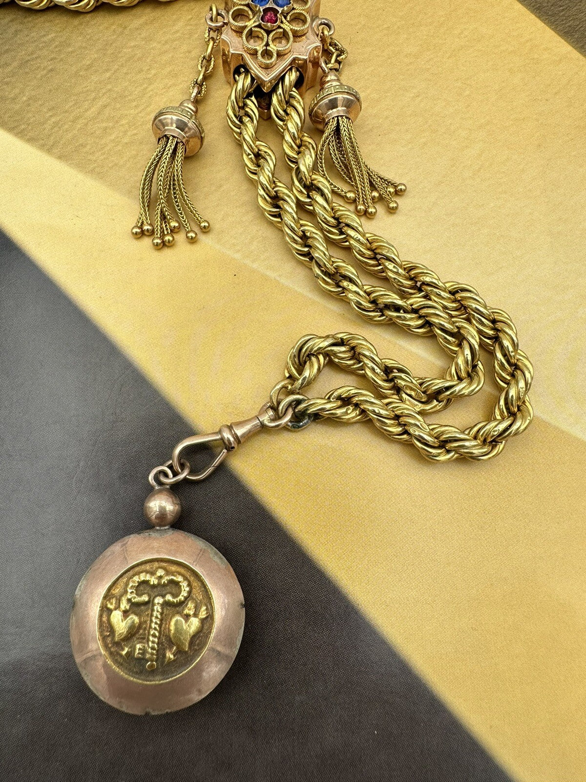 Collana saliscendi antica in oro 6/7 kt con ciondolo chiave del cuore – foto 7