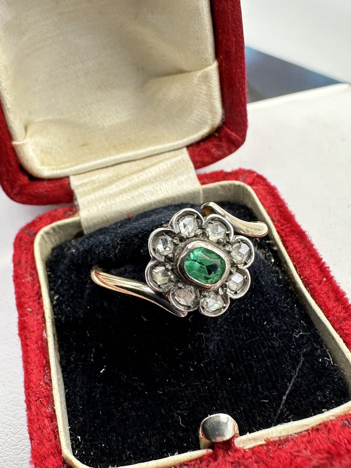 Anello a contorno in oro 18 kt e argento con diamanti taglio rosa, anni '50 – foto 2