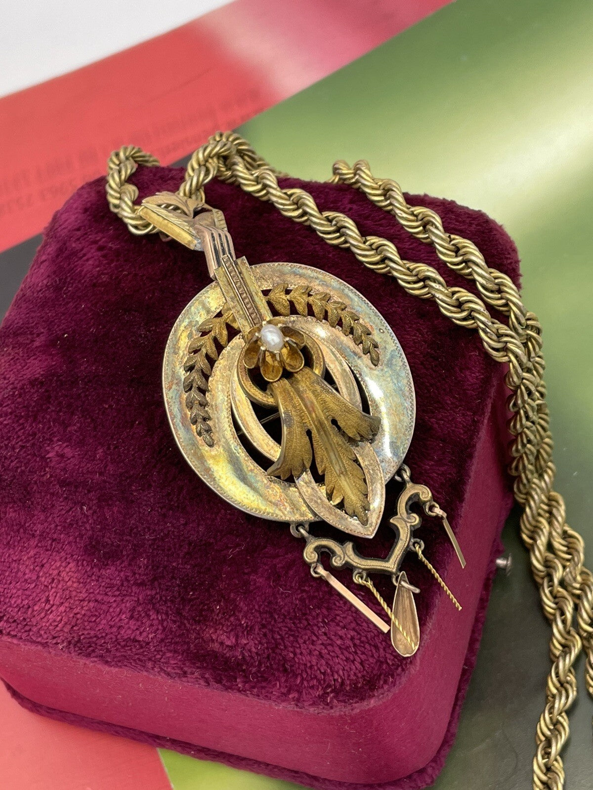 Collana antica in oro 6/7 kt con centrale-spilla inciso e perla, fine '800 – foto 10