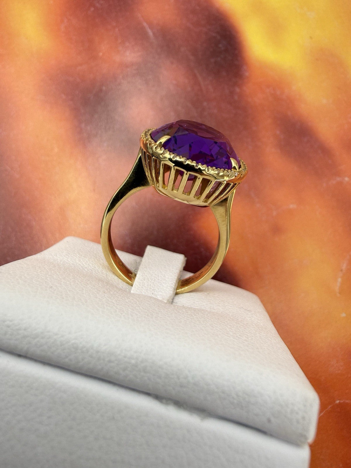 Anello in oro 18 kt con grande ametista e contorno di zirconi – foto 4
