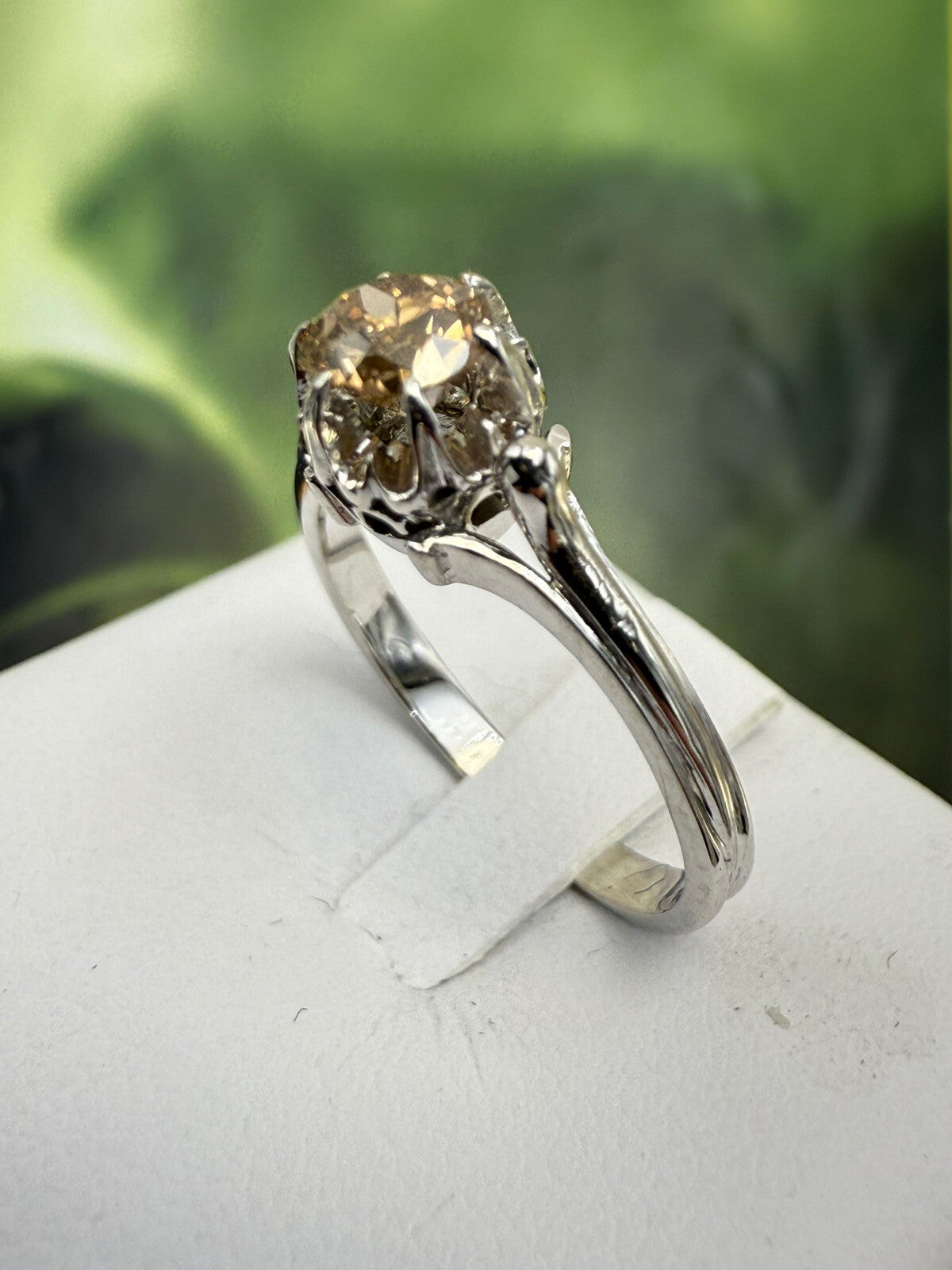 Anello da fidanzamento vintage in oro bianco 18 kt con diamante brown, anni '60 – foto 10