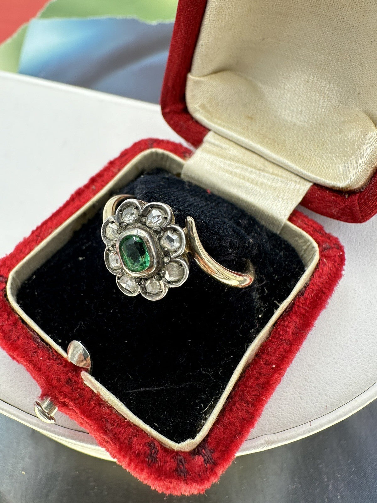 Anello a contorno in oro 18 kt e argento con diamanti taglio rosa, anni '50 – foto 18