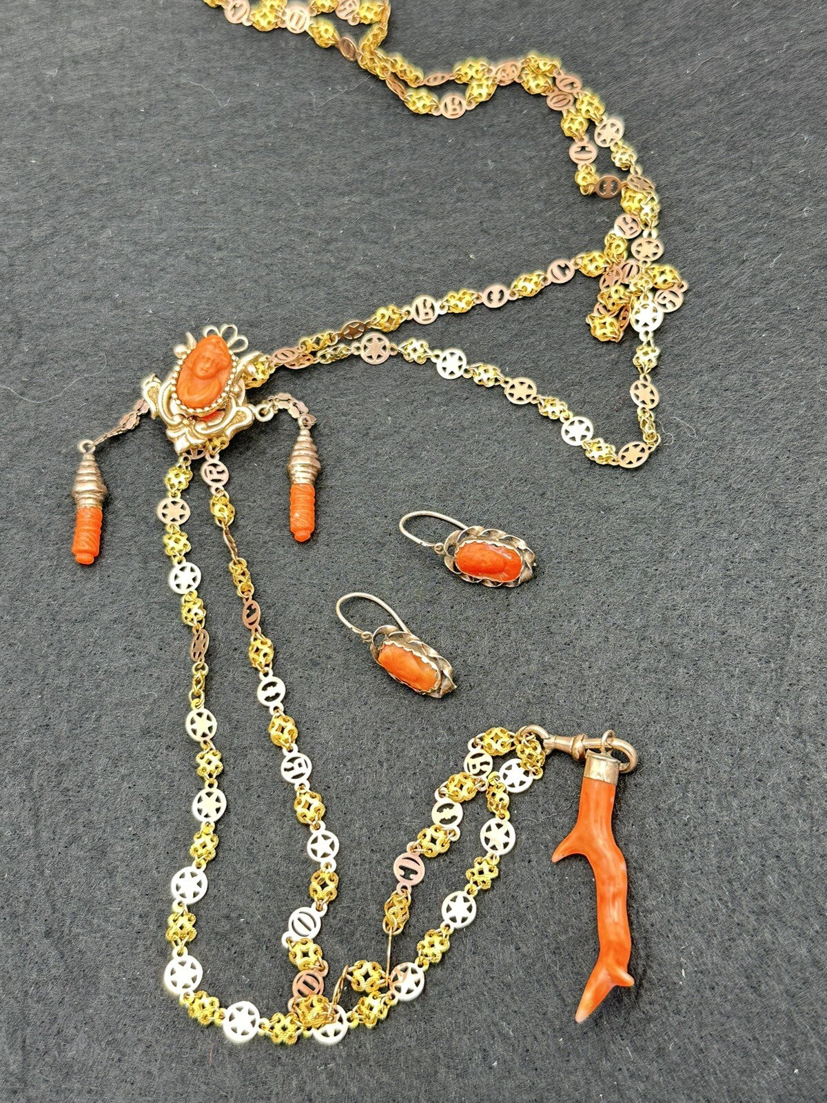 Parure saliscendi e orecchini antichi in oro 6/7 kt con cammei di corallo – foto 11