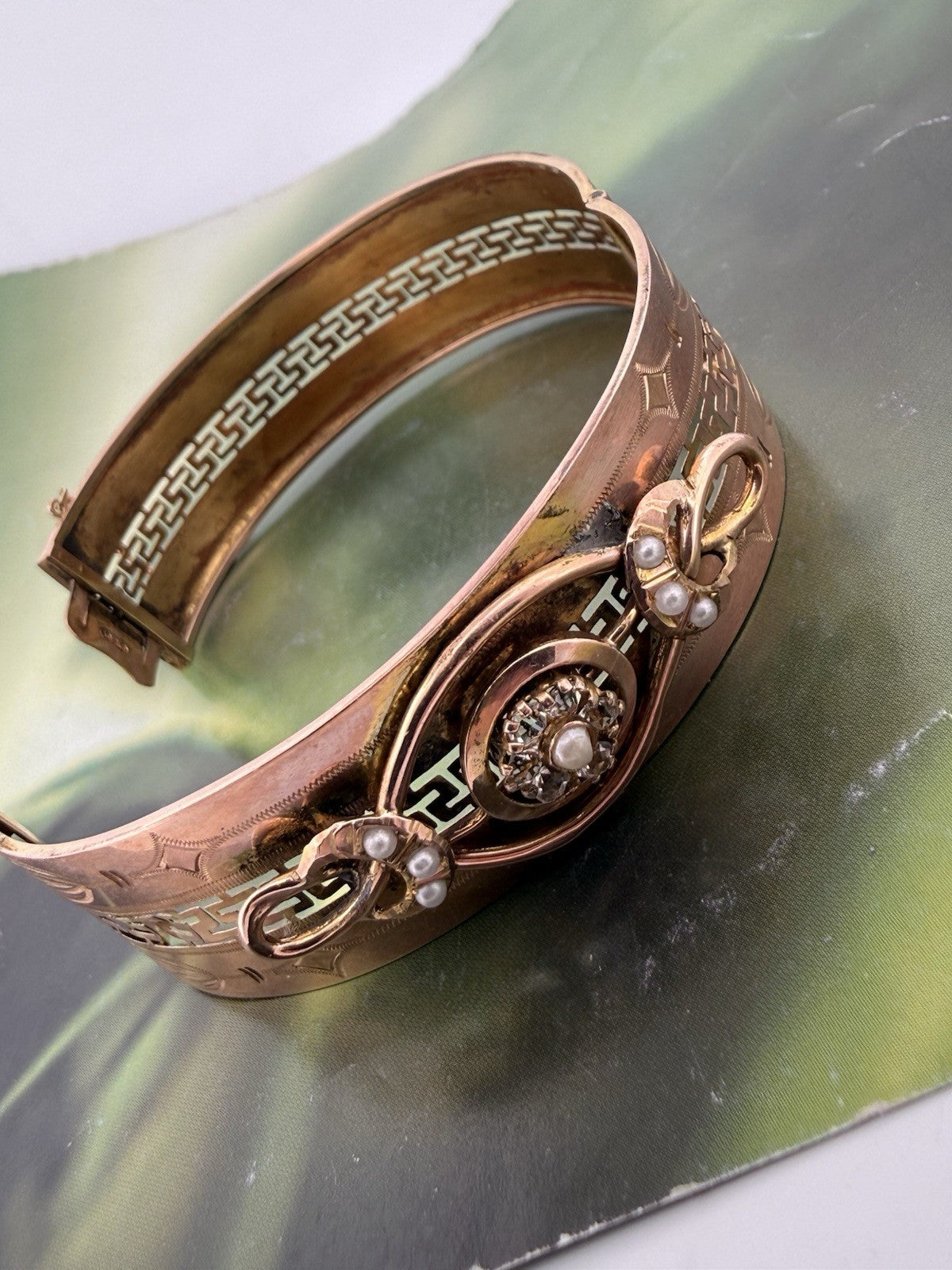 Bracciale a fascia antico in oro 6/7 kt con paste vitree e microperle – foto 10