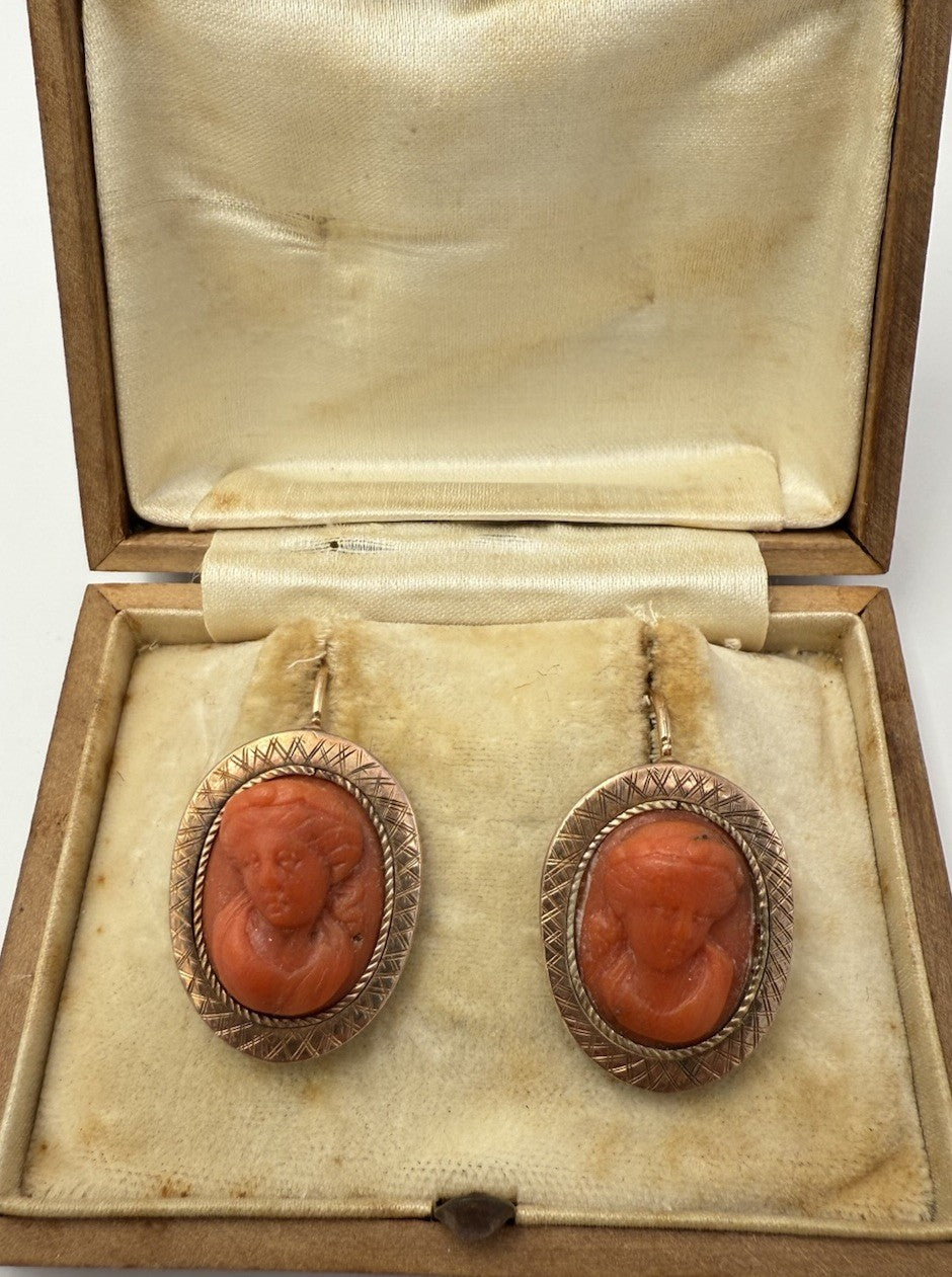 Orecchini antichi in oro rosso 6/7 kt con cammei di corallo, '800 – foto 4