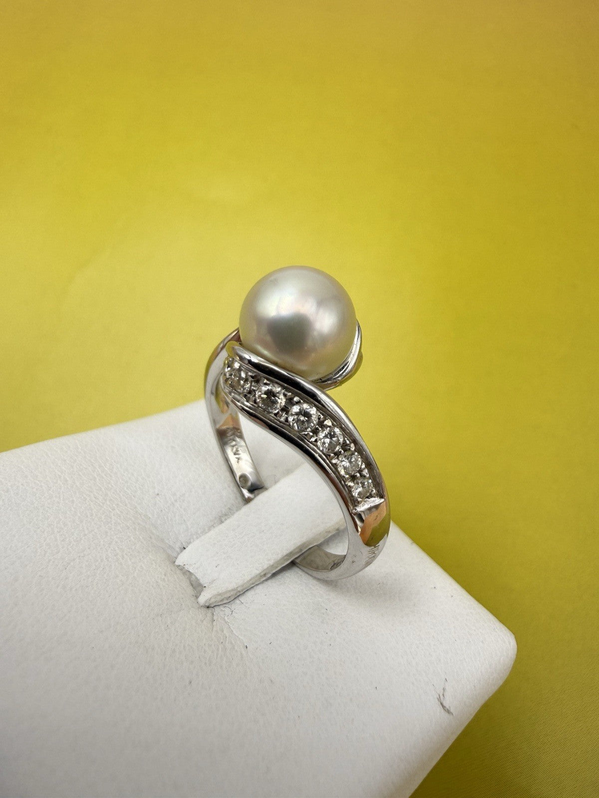 Anello Mikawa in oro bianco 18 kt con perla e brillanti – foto 4
