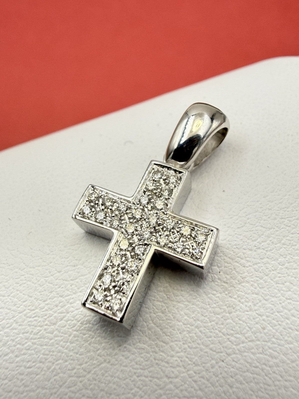 Croce Salvini in oro bianco 18 kt con diamanti da 0,30 ct
