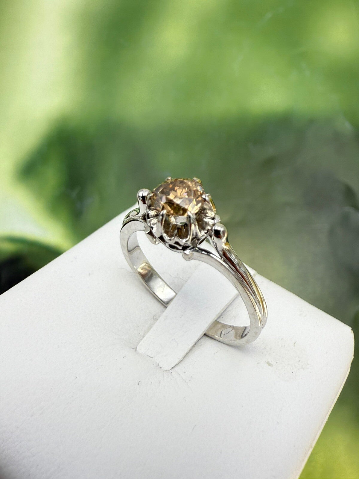 Anello da fidanzamento vintage in oro bianco 18 kt con diamante brown, anni '60 – foto 7