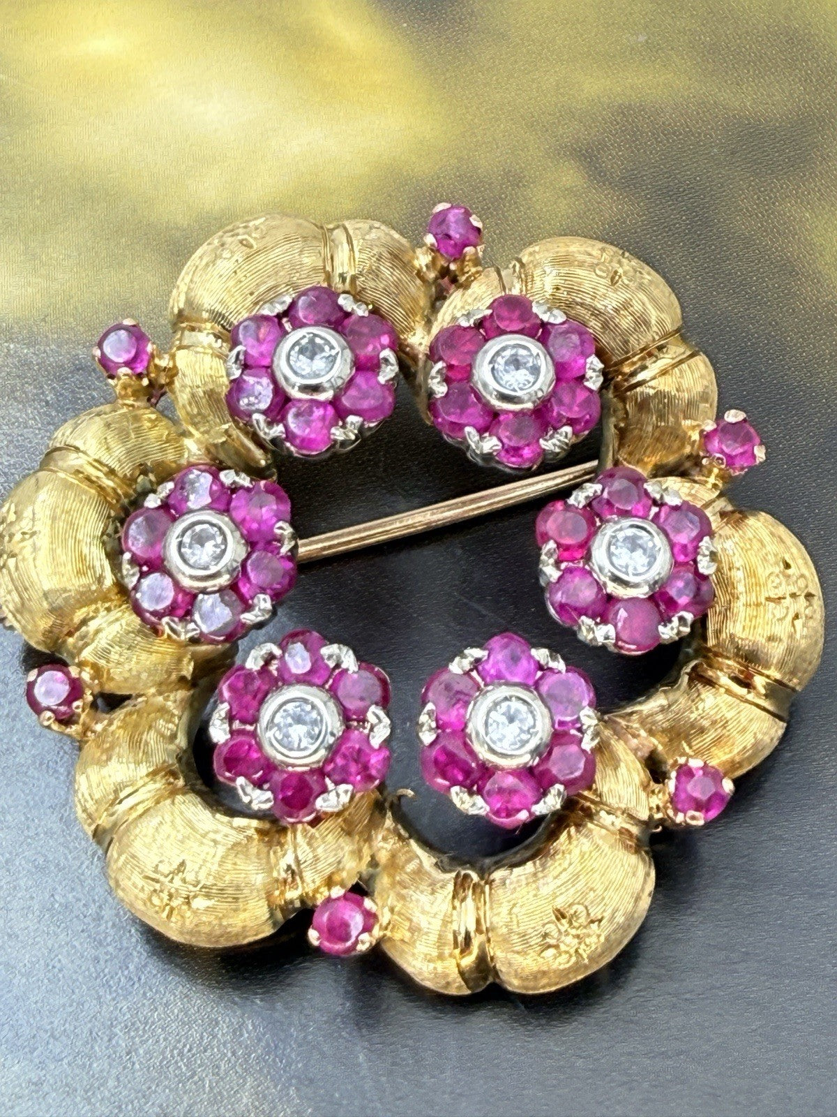 Spilla vintage in oro 18 kt con rubini e brillanti, anni '70 – foto 13