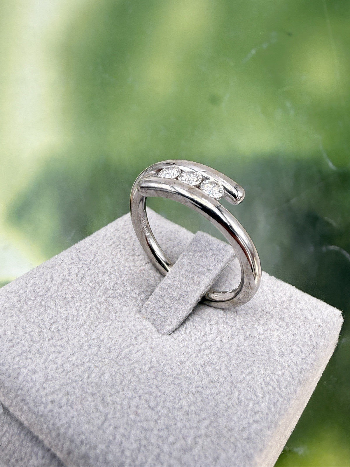 Anello trilogy Damiani in oro bianco 18 kt con diamanti da 0,30 ct – foto 22