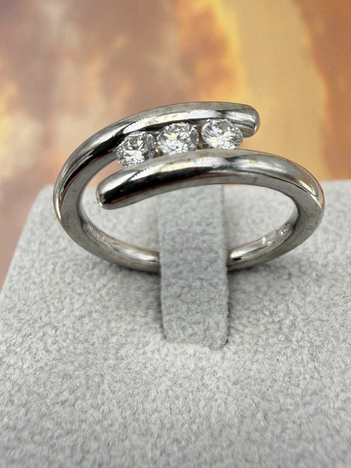 Anello trilogy Damiani in oro bianco 18 kt con diamanti da 0,30 ct – foto 23