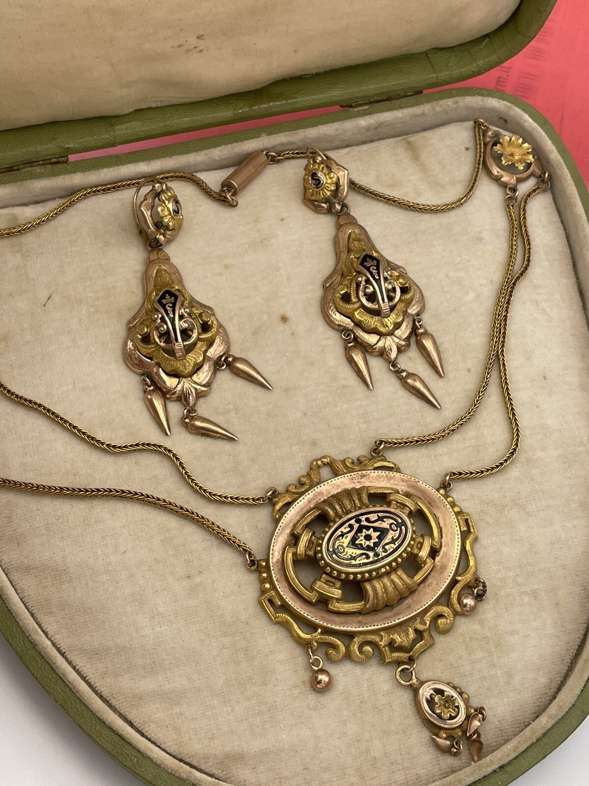 Parure borbonica collana e orecchini in oro 6/7 kt con smalti neri, fine '800 – foto 6