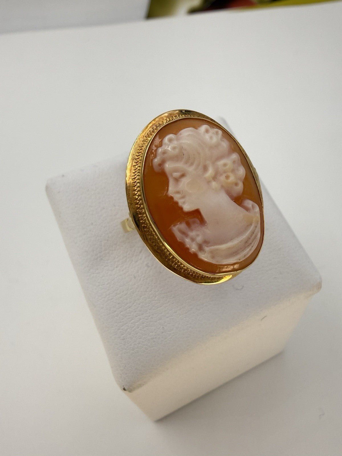 Anello con cammeo in conchiglia volto di donna, oro 18 kt – foto 8