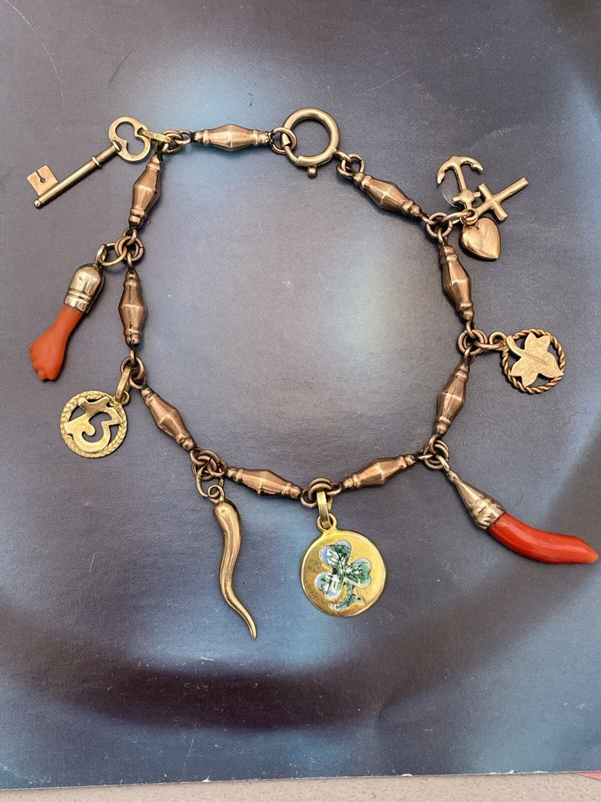Bracciale portafortuna antico in oro rosa 6/7 kt con 8 charms – foto 10