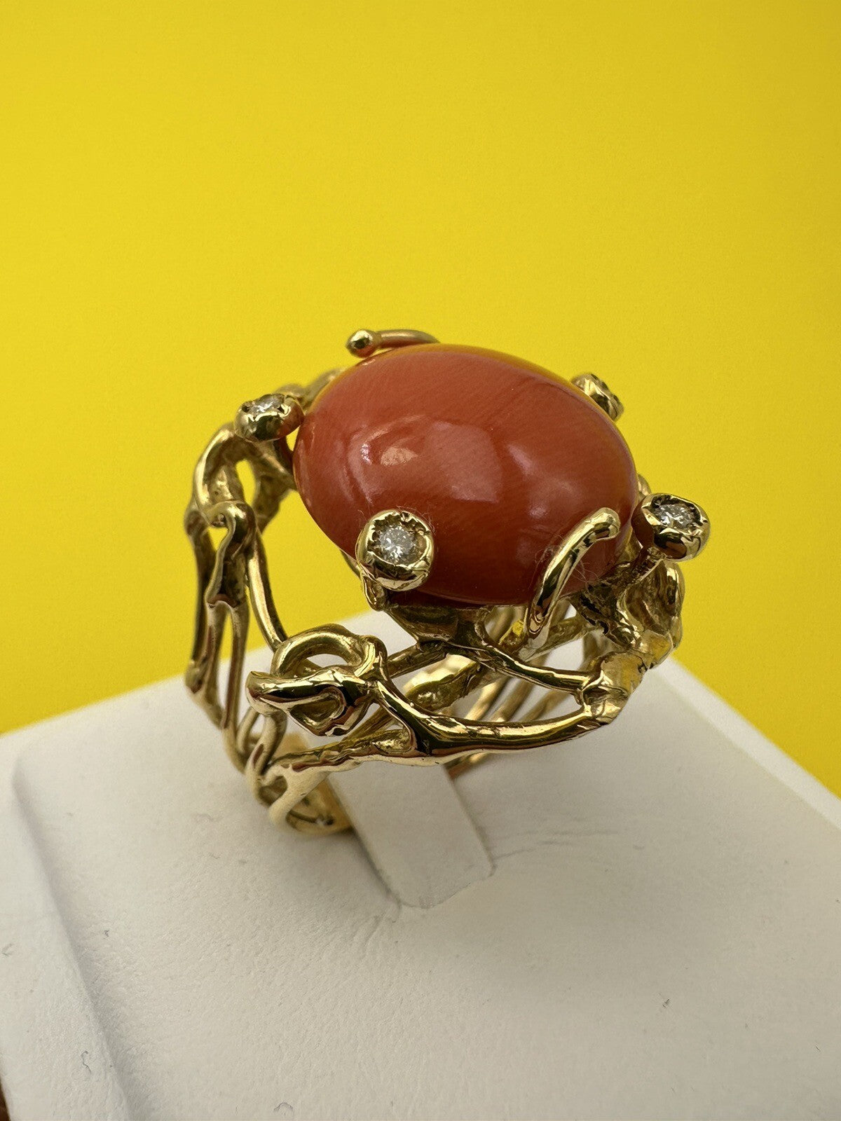 Anello artigianale in oro 18 kt con corallo cerasuolo e brillanti – foto 15