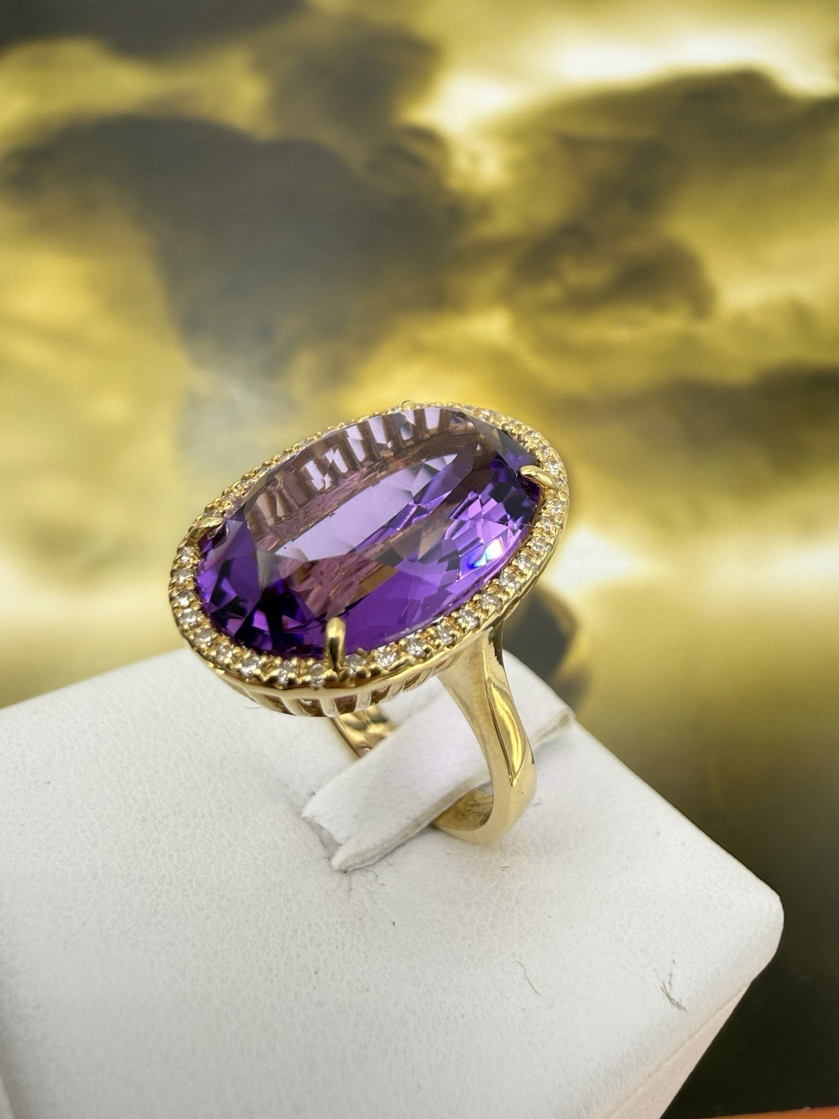 Anello in oro 18 kt con grande ametista e contorno di zirconi – foto 11