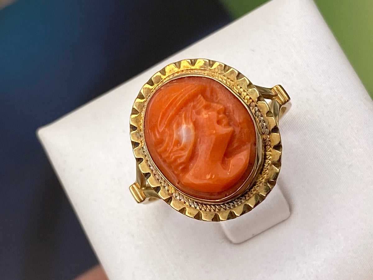 Anello in oro 18 kt con cammeo in corallo cerasuolo – foto 4
