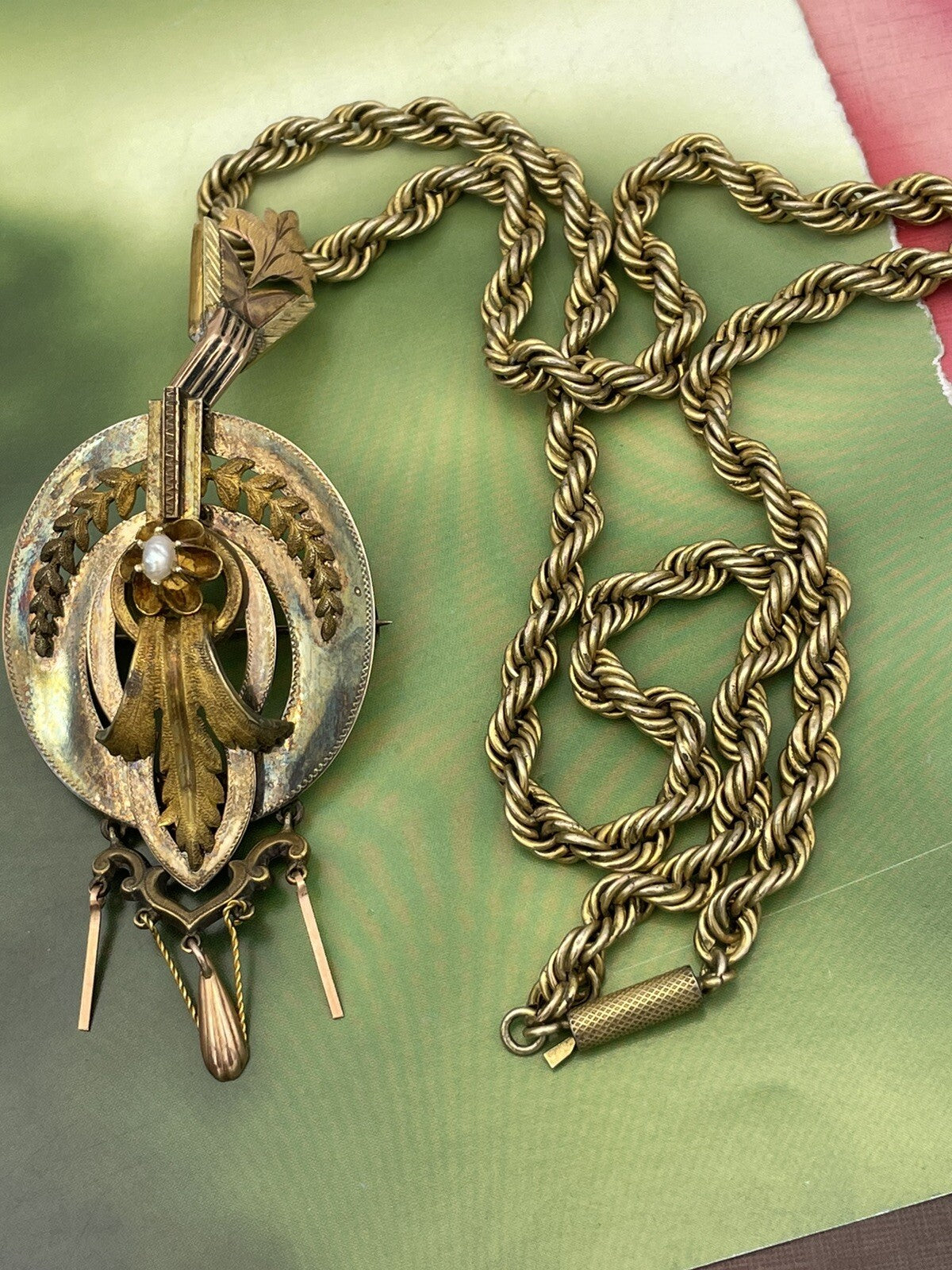 Collana antica in oro 6/7 kt con centrale-spilla inciso e perla, fine '800 – foto 11