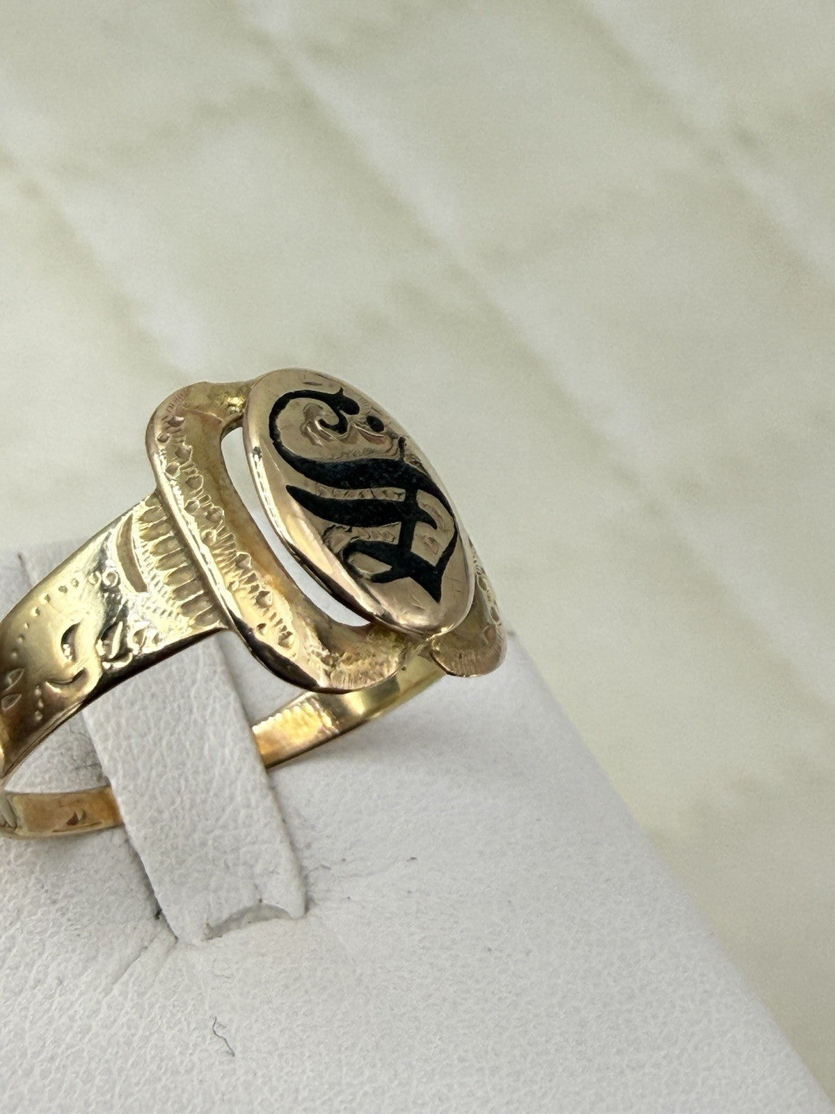 Anello borbonico con lettera S smaltata in oro 6/7 kt, misura 21 – foto 10